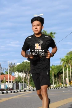 Runner Photo 1990718