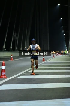 Runner Photo 2036037