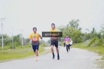 Runner Photo 2036083