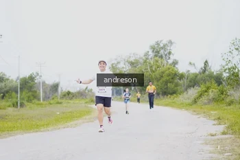 Runner Photo 2036333