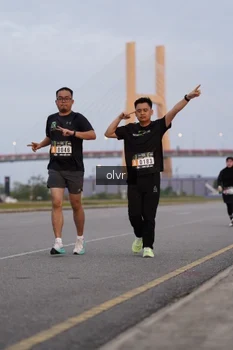 Runner Photo 2036594