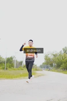 Runner Photo 2036684