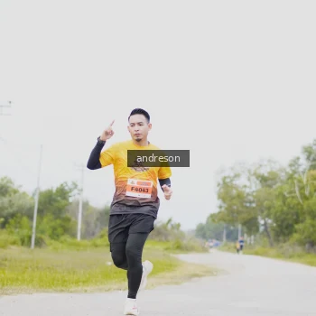 Runner Photo 2036686