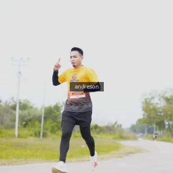 Runner Photo 2036733