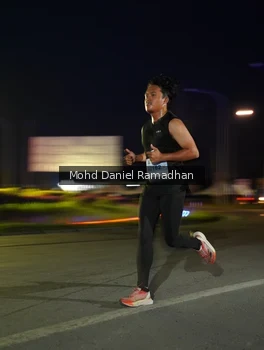 Runner Photo 2036943