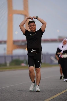 Runner Photo 2036971