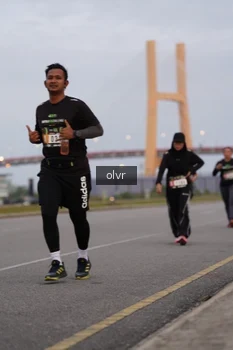 Runner Photo 2037112