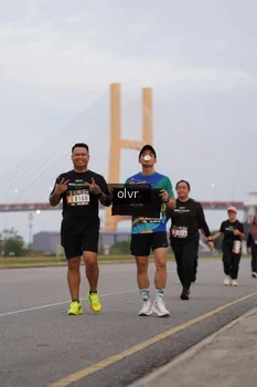 Runner Photo 2037834