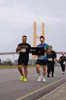 Runner Photo 2037855
