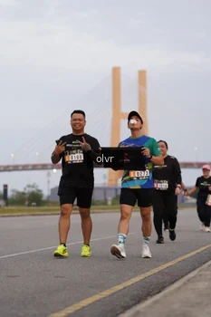 Runner Photo 2037860
