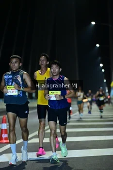 Runner Photo 2037895