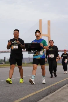 Runner Photo 2037904
