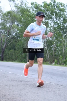 Runner Photo 2038359