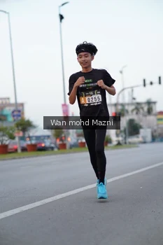 Runner Photo 2040100
