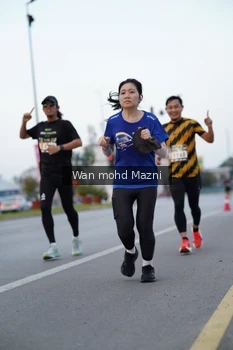 Runner Photo 2040276