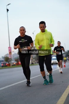 Runner Photo 2040850