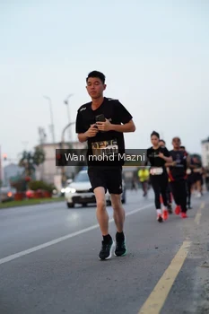 Runner Photo 2040875