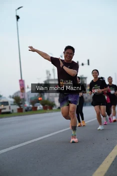 Runner Photo 2041175