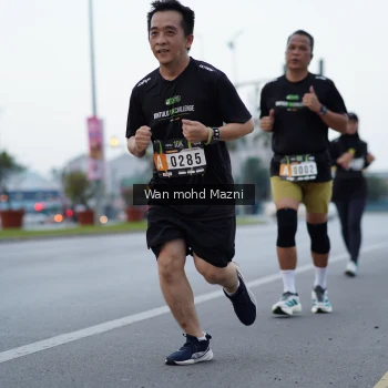 Runner Photo 2041708