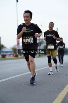 Runner Photo 2041714