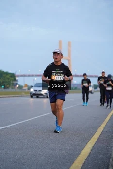 Runner Photo 2041857