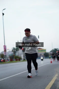 Runner Photo 2042815