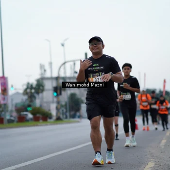 Runner Photo 2043002