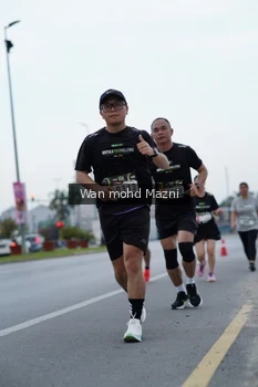 Runner Photo 2043324