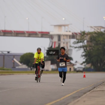 Runner Photo 2043424
