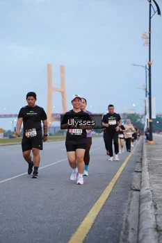 Runner Photo 2043563