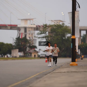 Runner Photo 2043814