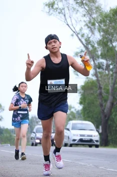 Runner Photo 2043896