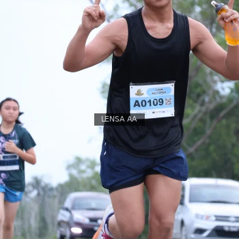 Runner Photo 2043993