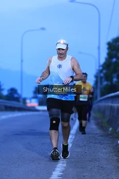 Runner Photo 2044013