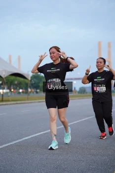 Runner Photo 2044044
