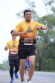 Runner Photo 2044175