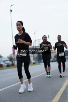 Runner Photo 2044678