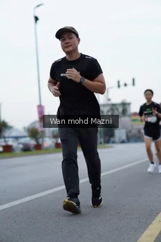 Runner Photo 2044811