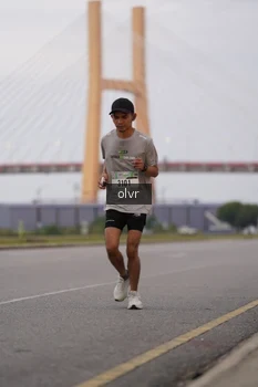Runner Photo 2044990