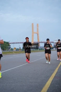 Runner Photo 2045706