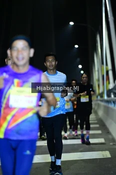 Runner Photo 2045771