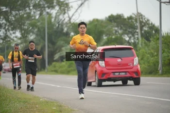 Runner Photo 2046007