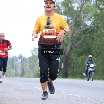 Runner Photo 2046128