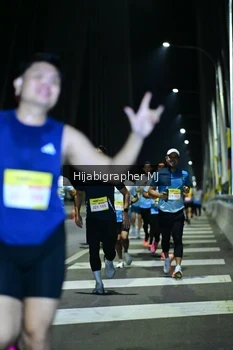 Runner Photo 2046590