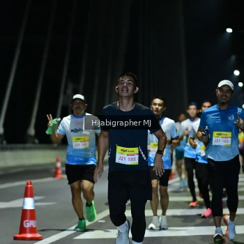 Runner Photo 2046616