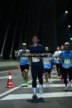 Runner Photo 2046659