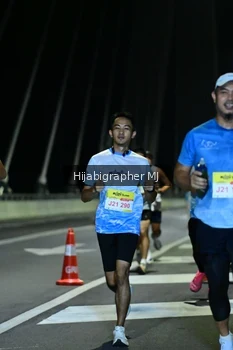 Runner Photo 2046944