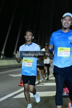 Runner Photo 2047030