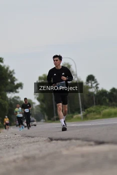 Runner Photo 2047778