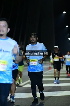 Runner Photo 2048071
